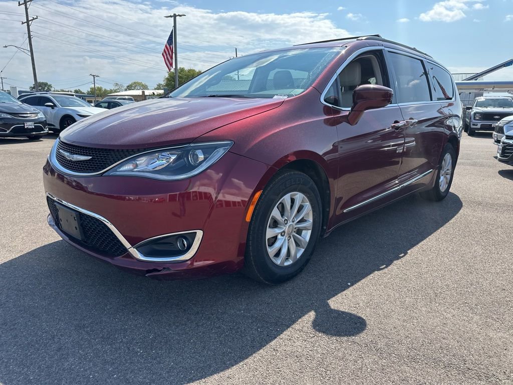 Used 2017 Chrysler Pacifica Touring-L image 7