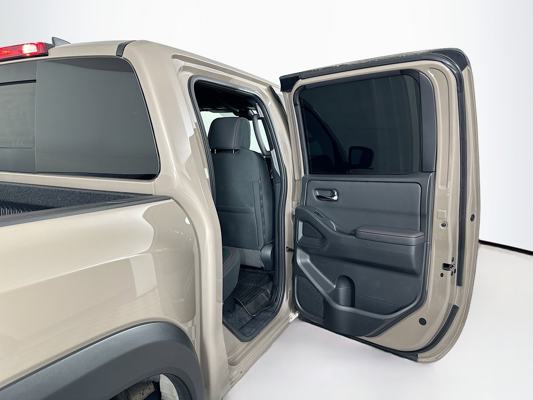 Used 2024 Nissan Frontier PRO-4X w/ Technology Package image 29