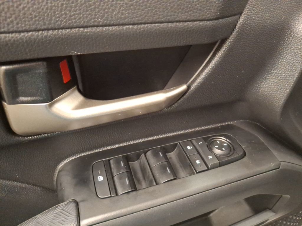 Used 2025 Toyota Tacoma TRD Sport AWD/4WD image 12