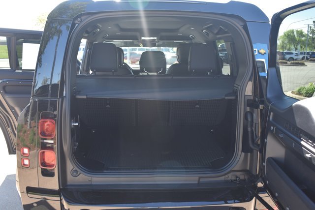 Used 2024 Land Rover Defender 110 X-Dynamic SE image 17