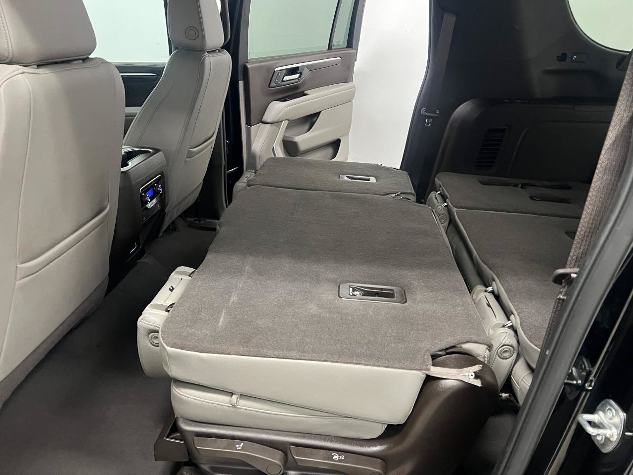 Used 2025 Chevrolet Suburban LT AWD/4WD image 31