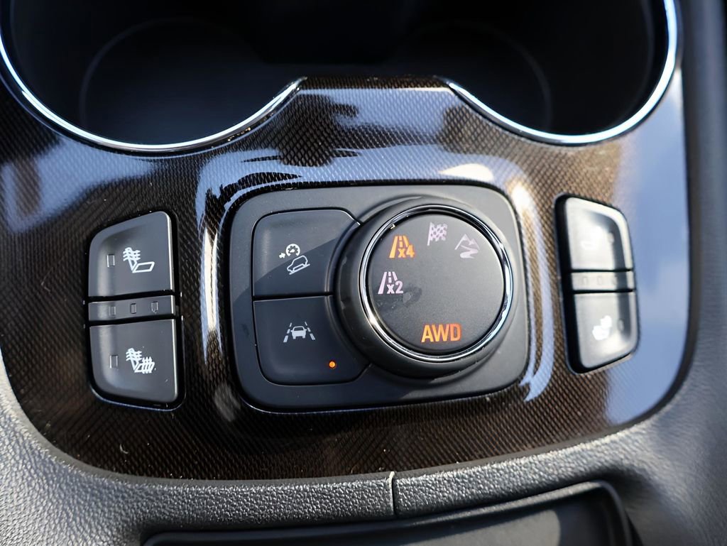 Used 2022 GMC Acadia AT4 image 30