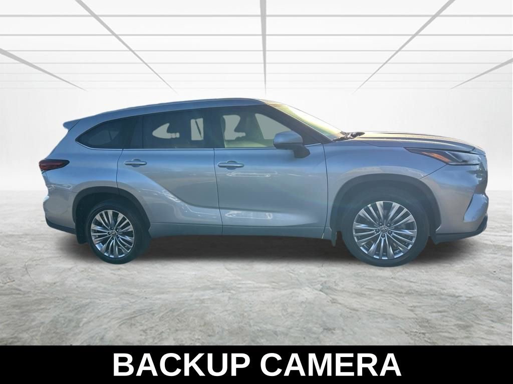 Used 2024 Toyota Highlander Platinum FWD image 4