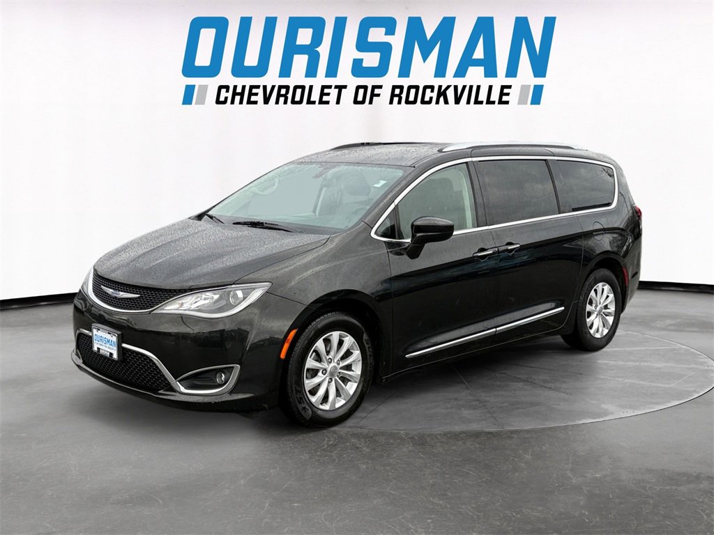 Used 2018 Chrysler Pacifica Touring-L image 2