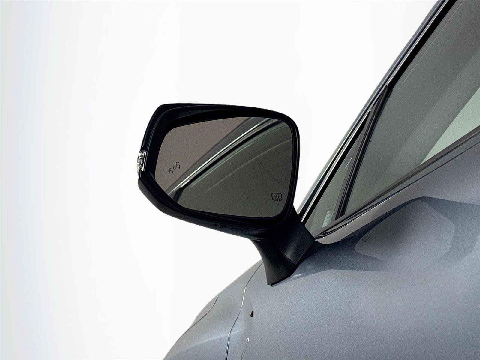 Certified 2025 Toyota Corolla Cross XLE FWD image 5