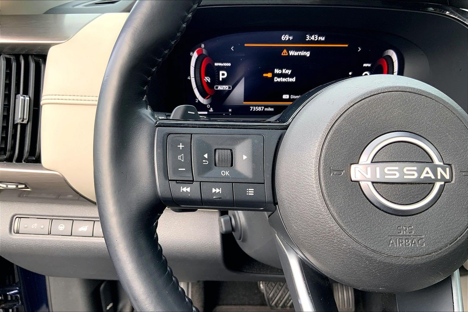 Used 2022 Nissan Pathfinder Platinum w/ Cargo Package AWD/4WD image 21