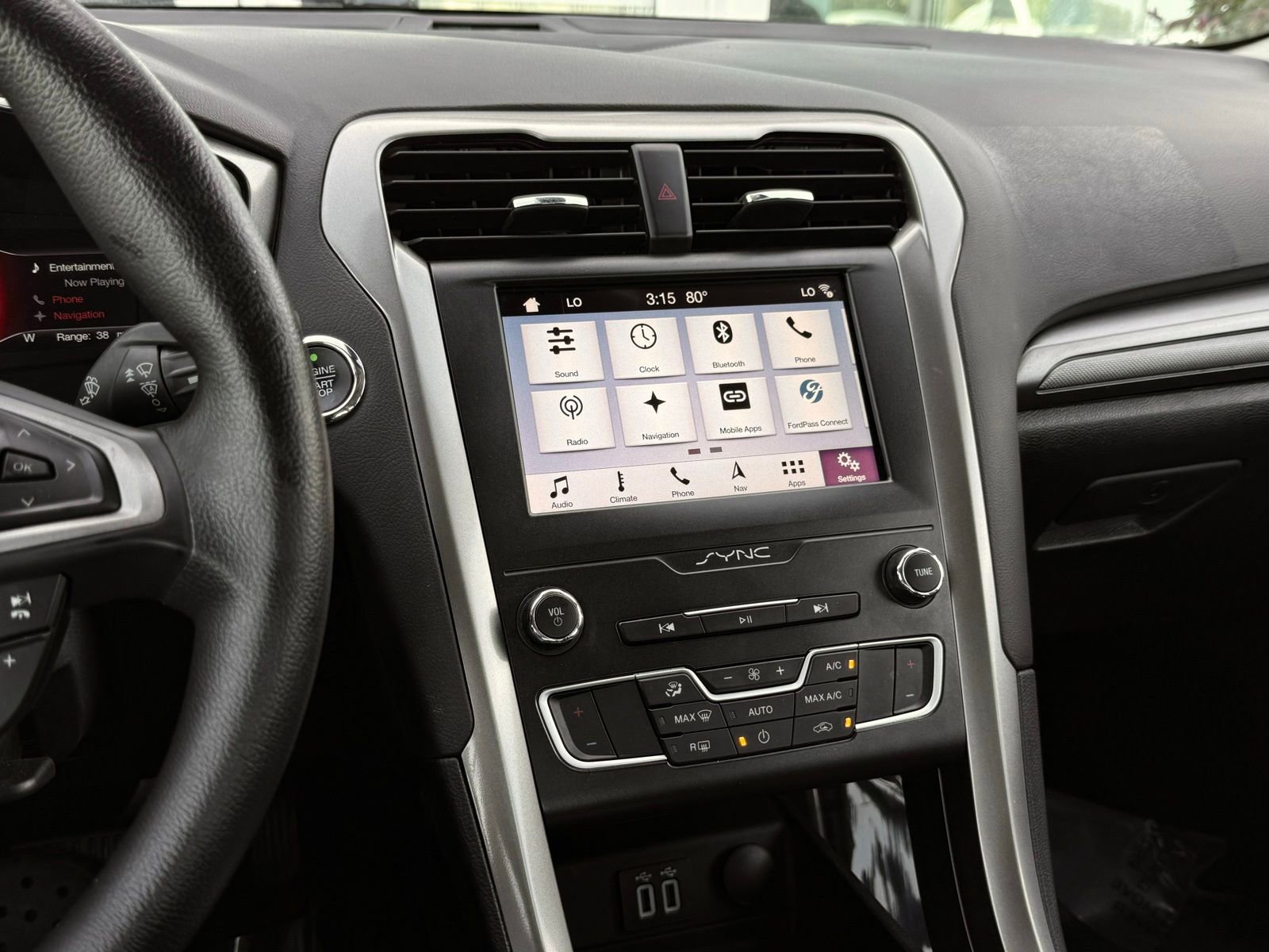 Used 2019 Ford Fusion SE FWD image 34