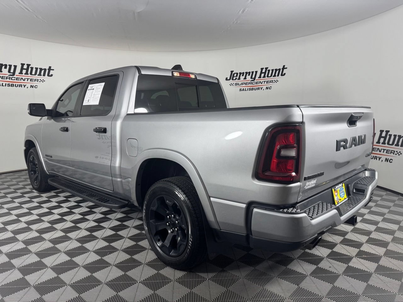 Used 2025 RAM 1500 Big Horn AWD/4WD image 8