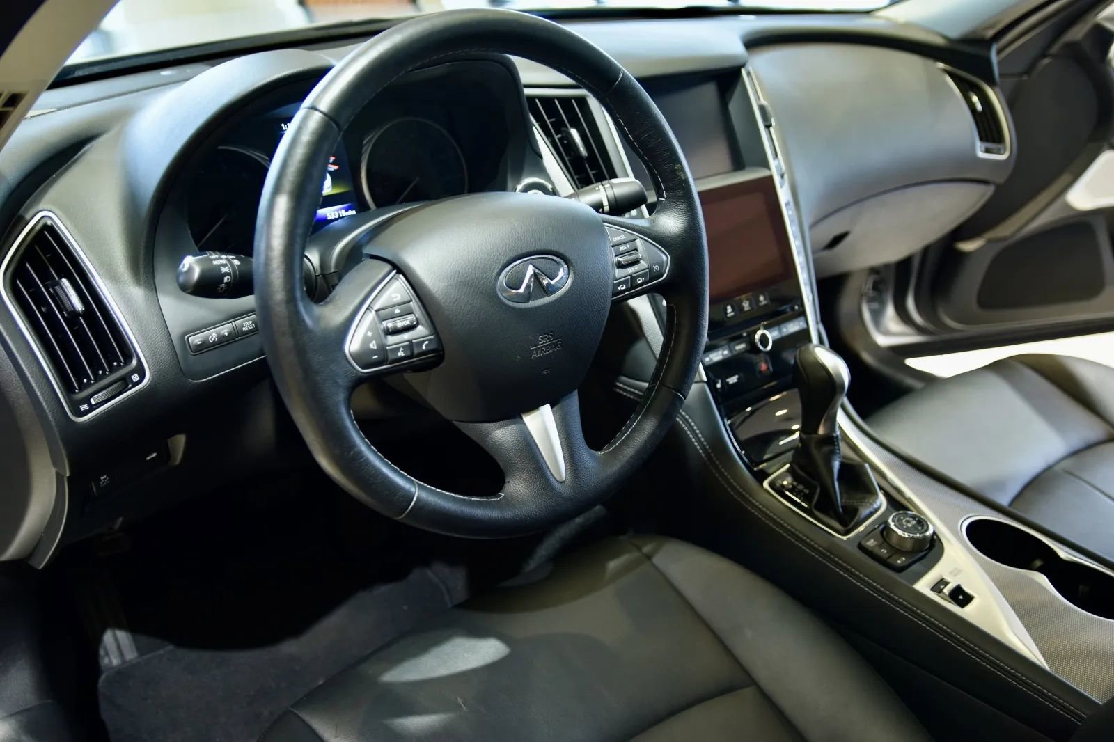 Used 2017 INFINITI Q50 3.0t Premium w/ 3.0T Premium Plus Package AWD/4WD image 12