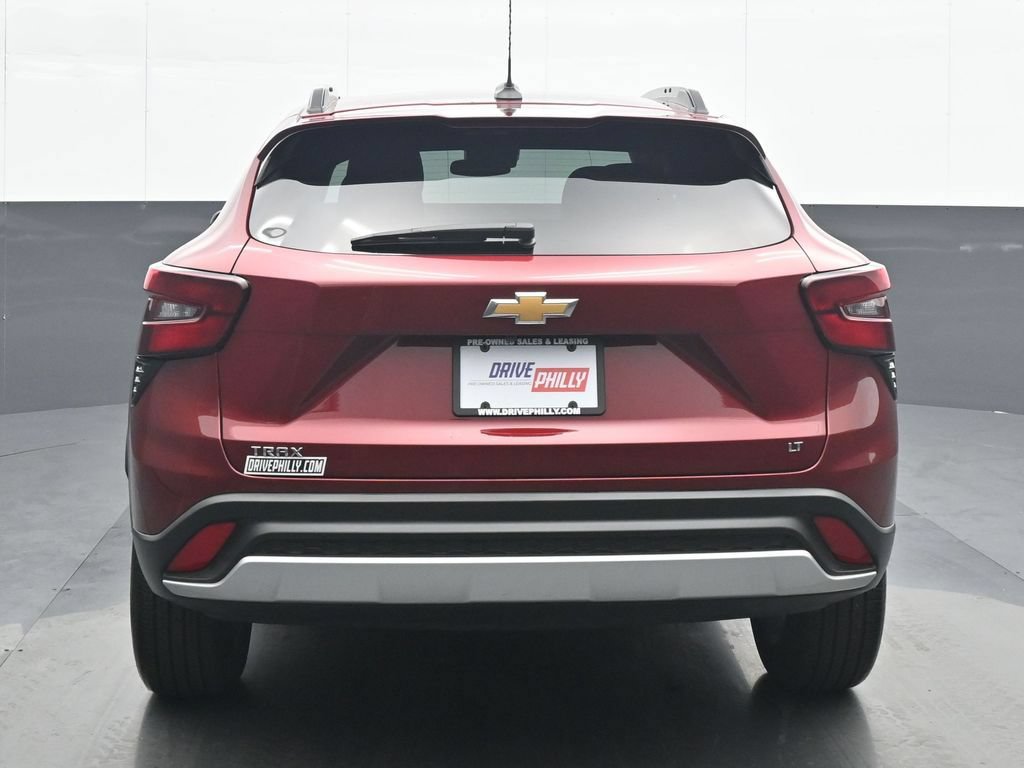 Used 2025 Chevrolet Trax LT w/ LT Convenience Package FWD image 5