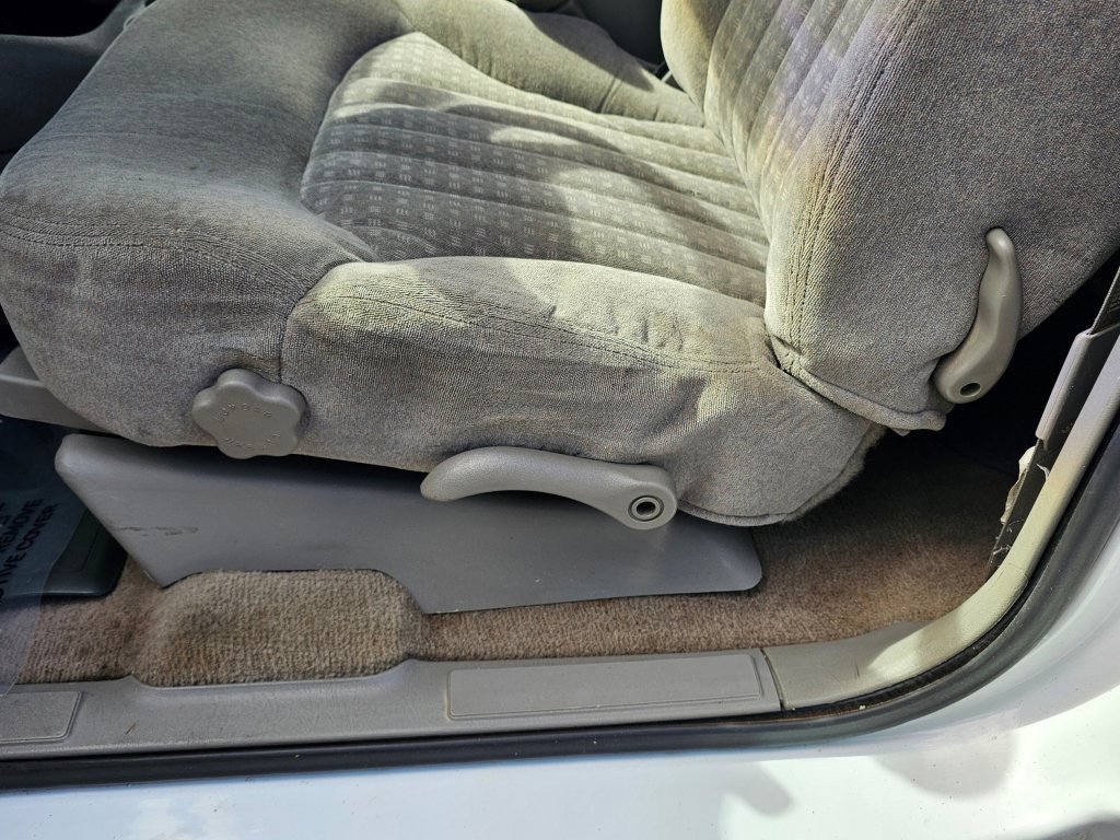 Used 1999 Chevrolet S10 Pickup LS w/ Preferred Equipment Group image 28