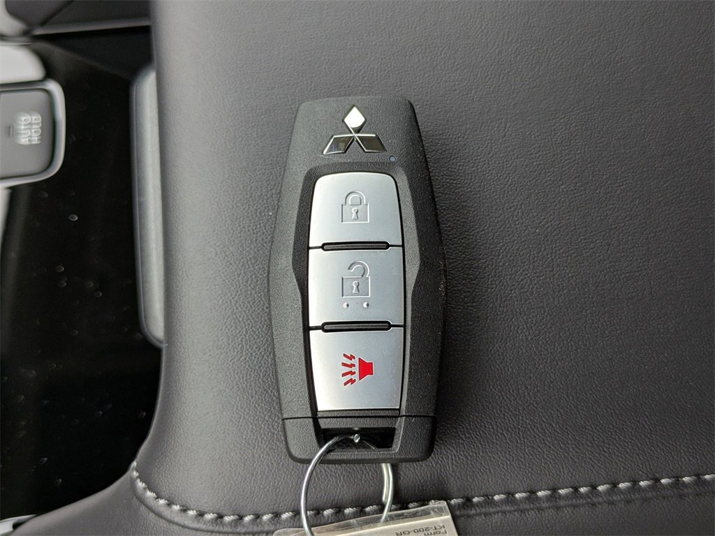 New 2025 Mitsubishi Outlander ES image 28