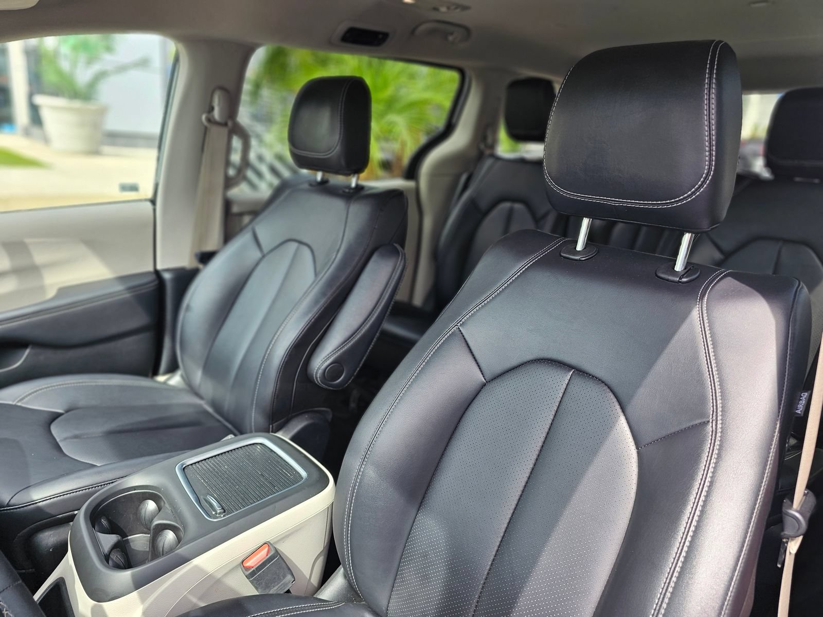 Used 2024 Chrysler Pacifica Limited FWD image 23