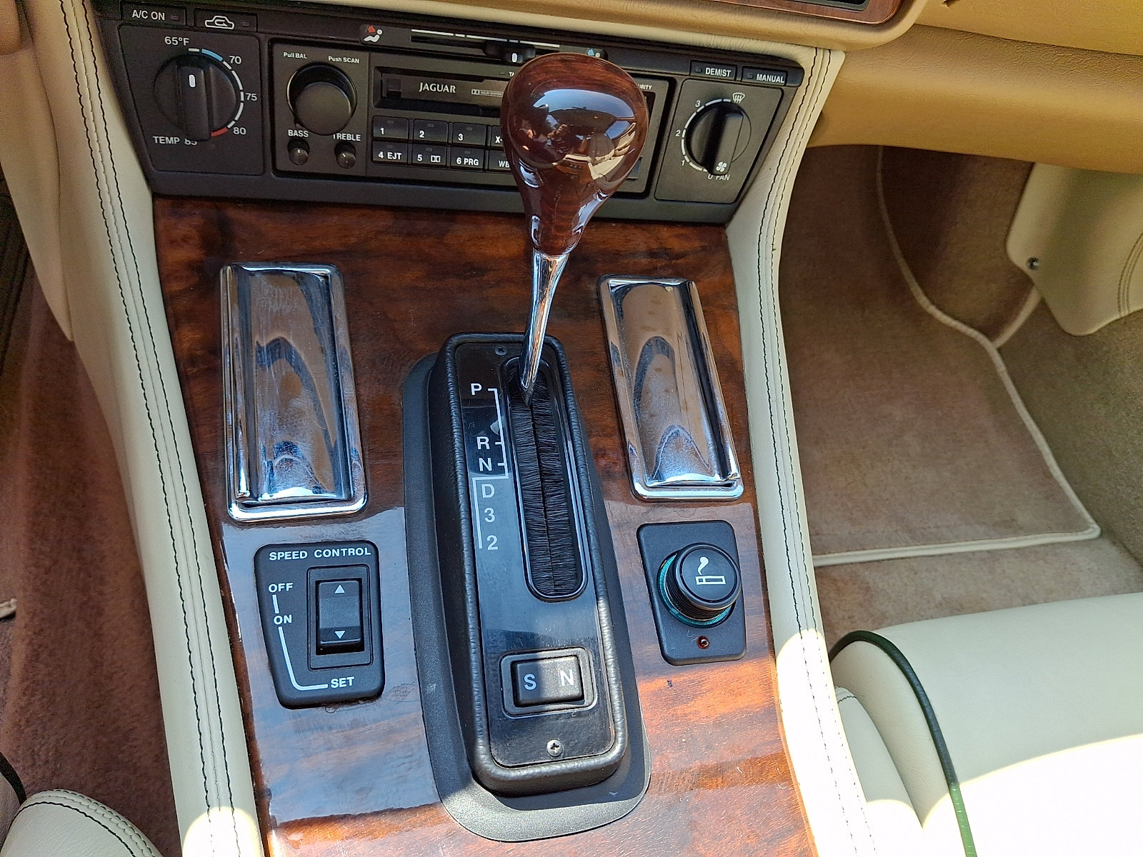 Used 1994 Jaguar XJS V12 Convertible RWD image 15