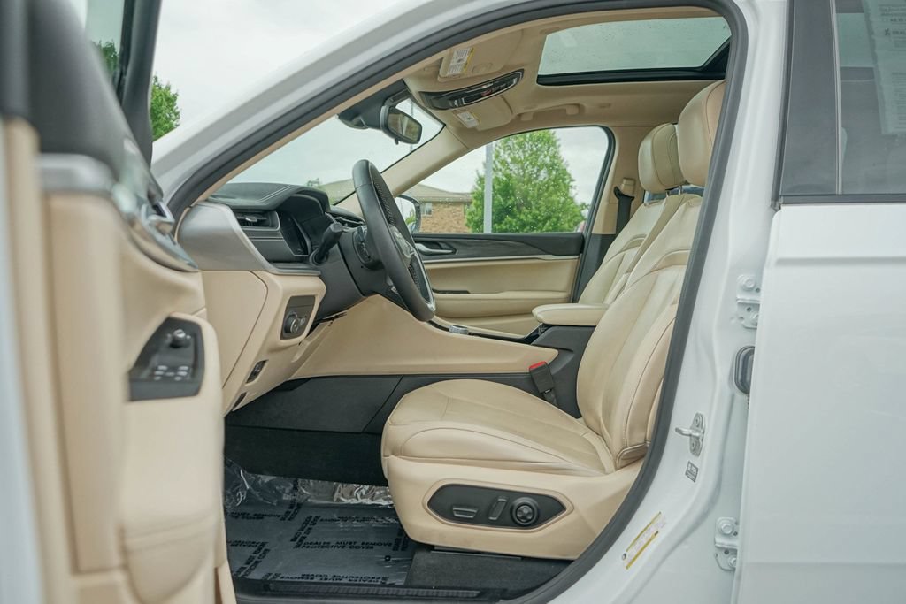 Used 2022 Jeep Grand Cherokee Limited AWD/4WD image 13