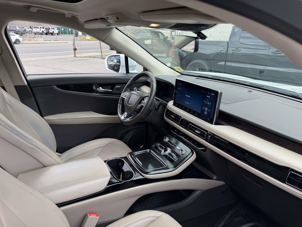 Used 2022 Lincoln Nautilus Reserve AWD/4WD image 13