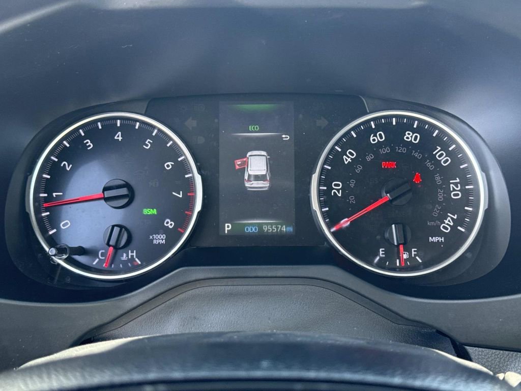 Used 2022 Toyota RAV4 XLE image 28