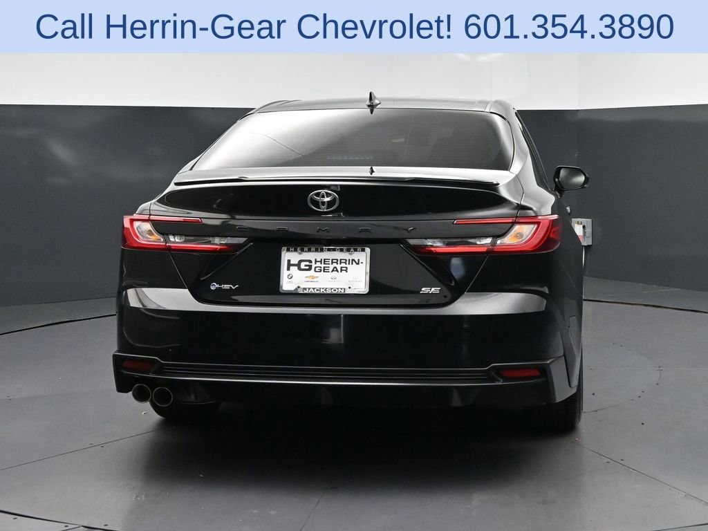 Used 2025 Toyota Camry SE image 6
