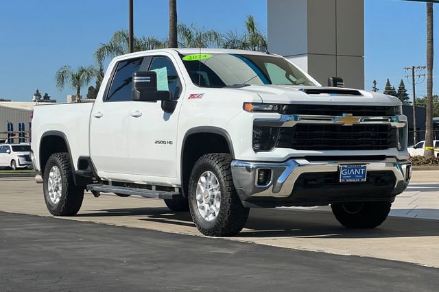 Used 2024 Chevrolet Silverado 2500 LT image 2
