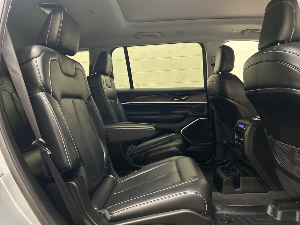 Used 2021 Jeep Grand Cherokee L Limited AWD/4WD image 11