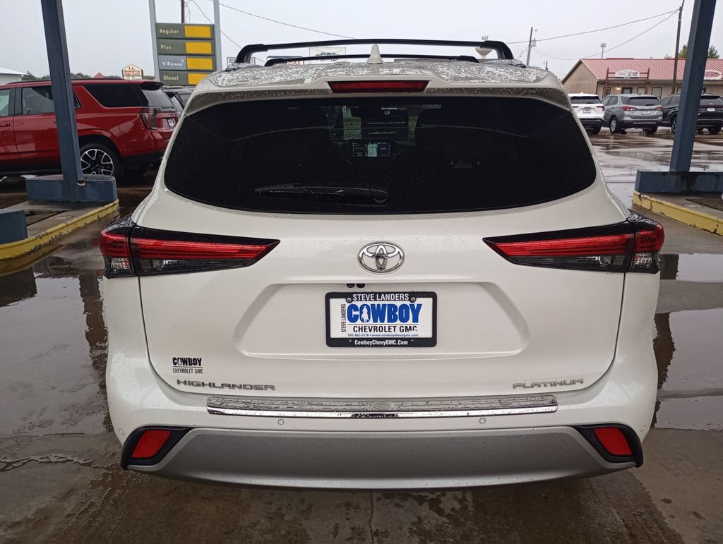 Used 2021 Toyota Highlander Platinum FWD image 4