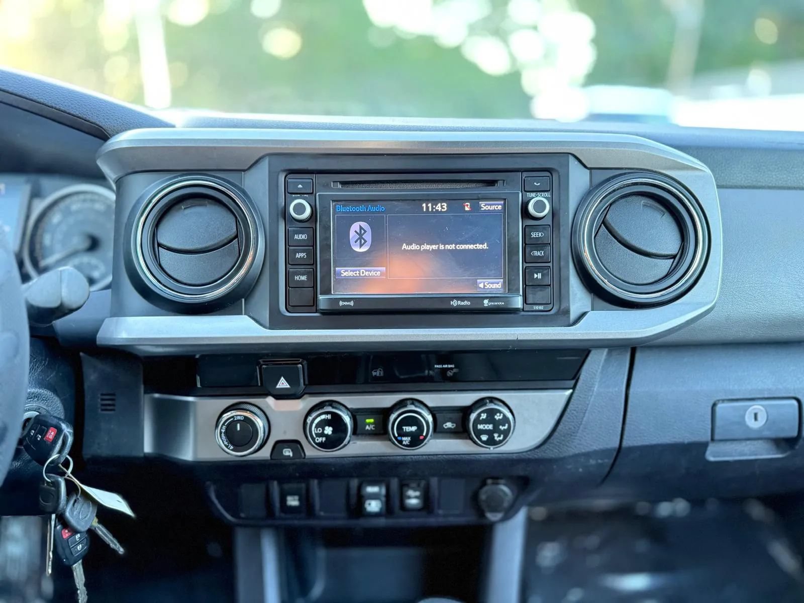 Used 2018 Toyota Tacoma SR5 AWD/4WD image 19