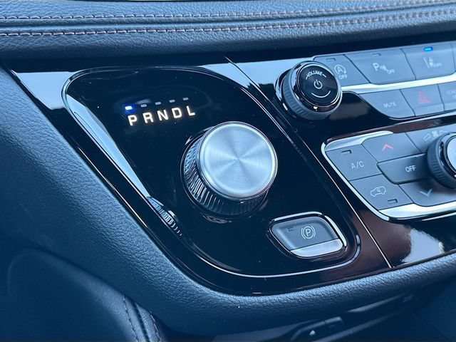 New 2026 Chrysler Pacifica Pinnacle w/ Trailer Tow Group AWD/4WD image 13