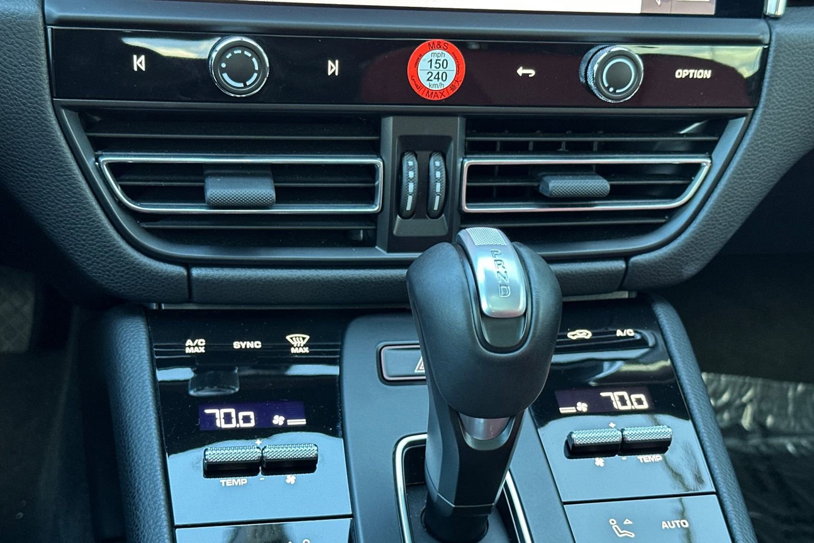 Used 2025 Porsche Macan image 25