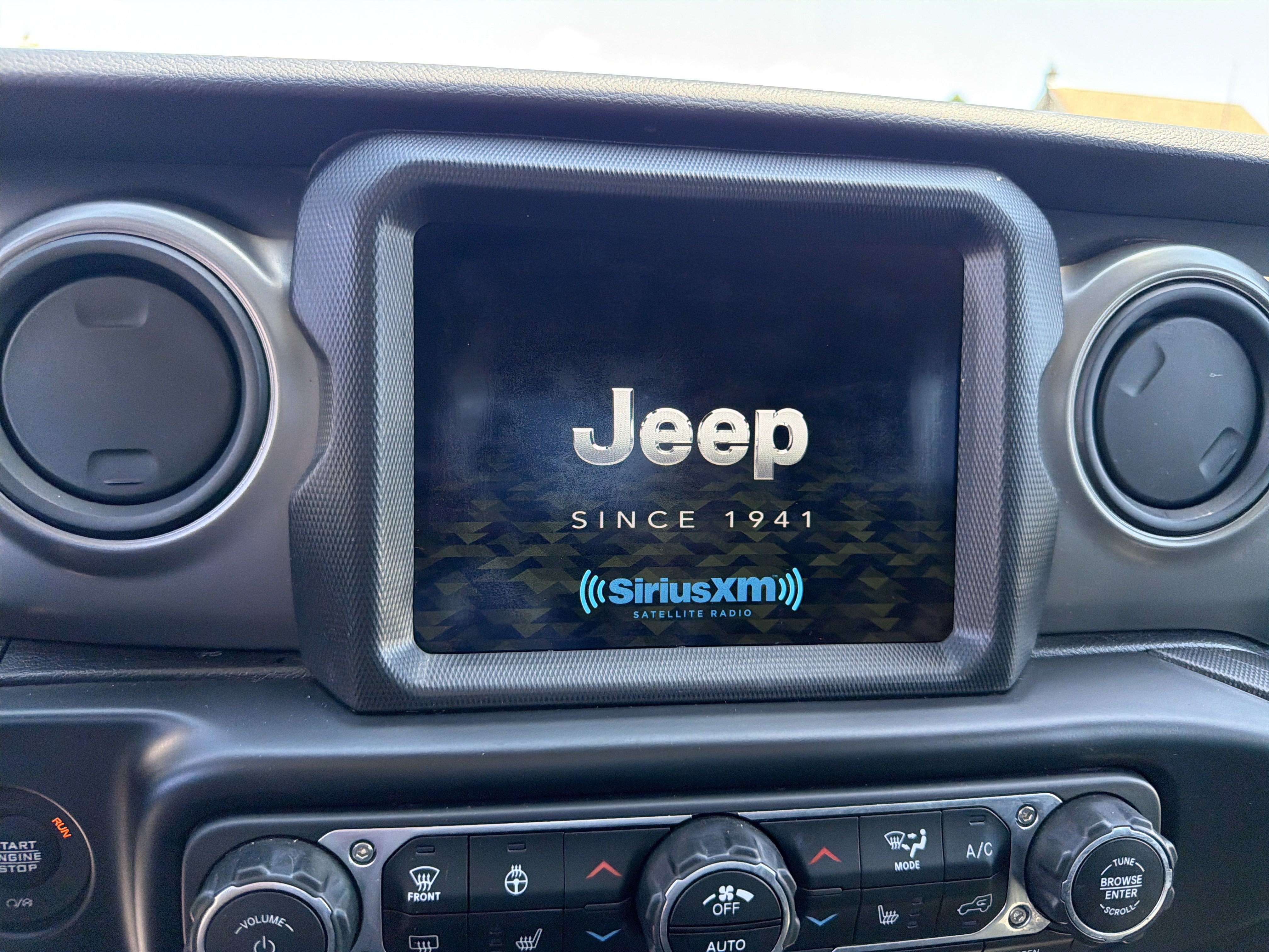 Used 2022 Jeep Wrangler Sport AWD/4WD image 19
