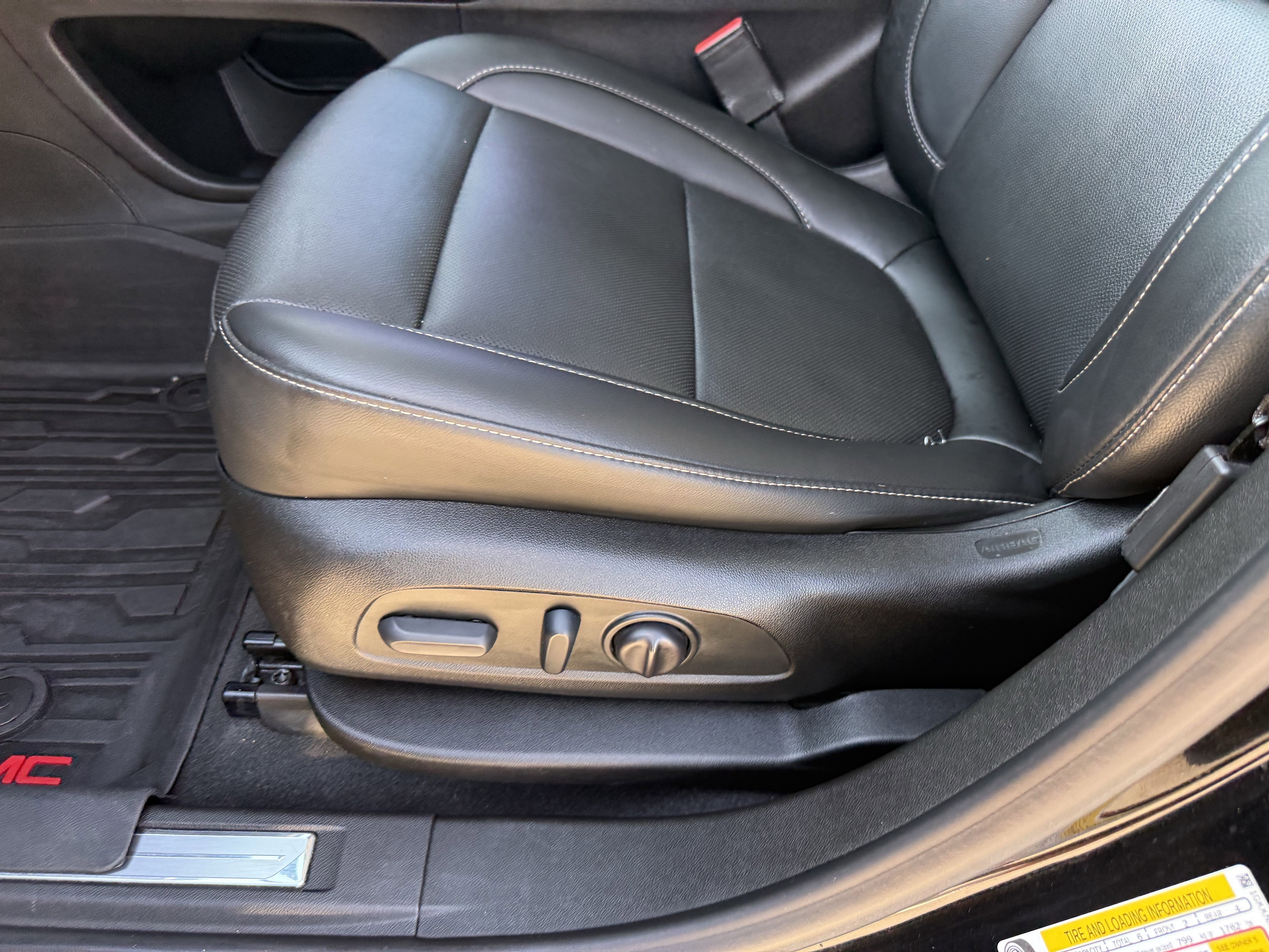 Used 2022 GMC Acadia SLT w/ Elevation Edition image 30