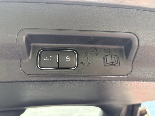 Used 2021 Ford Explorer XLT w/ Equipment Group 202A AWD/4WD image 24