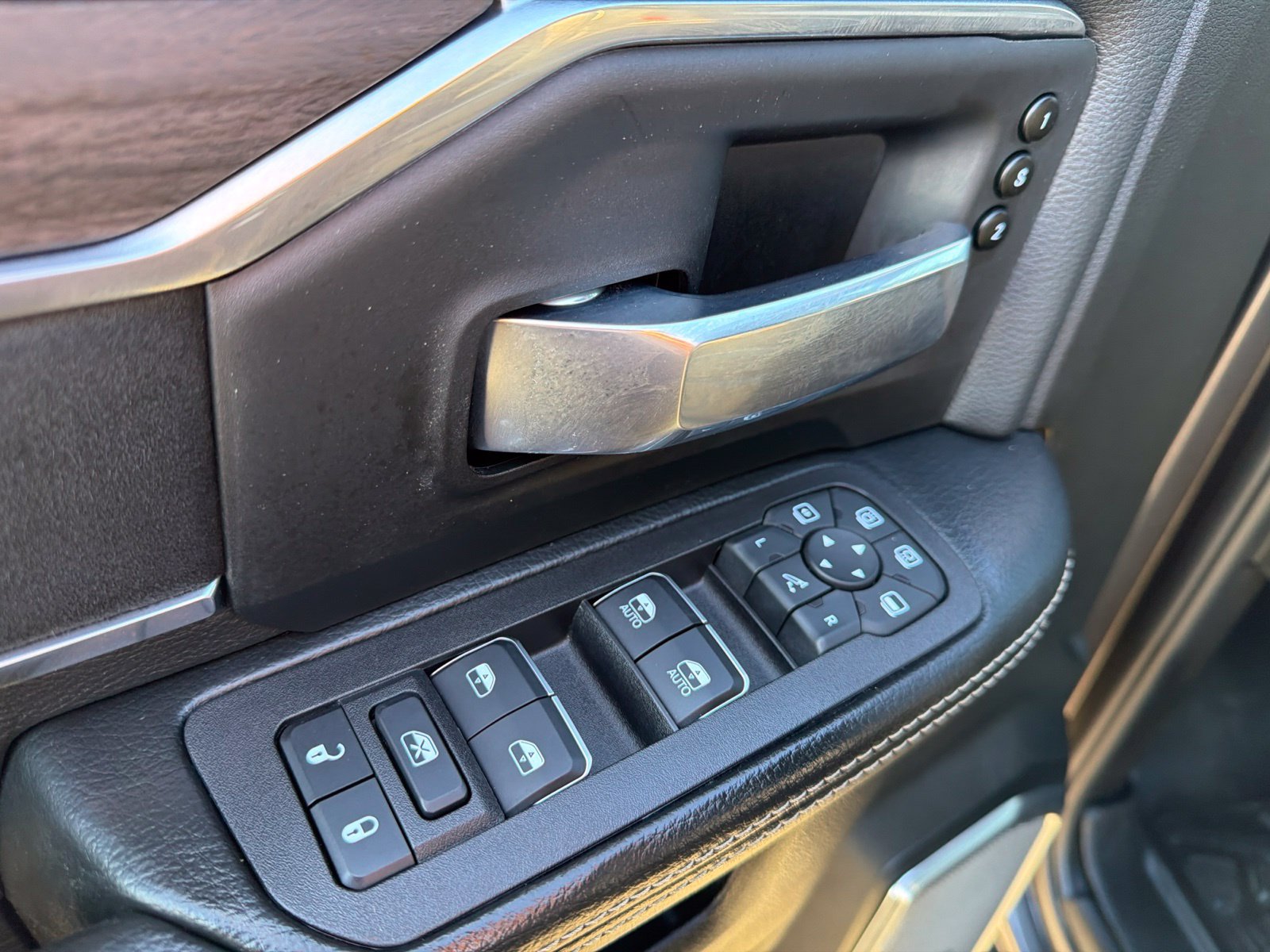 Used 2025 RAM 2500 Laramie AWD/4WD image 15