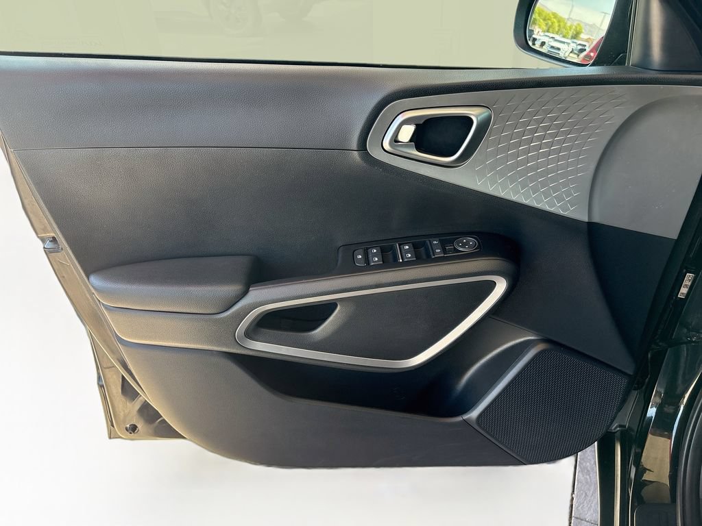 Used 2023 Kia Soul LX w/ Option Group 015 FWD image 23