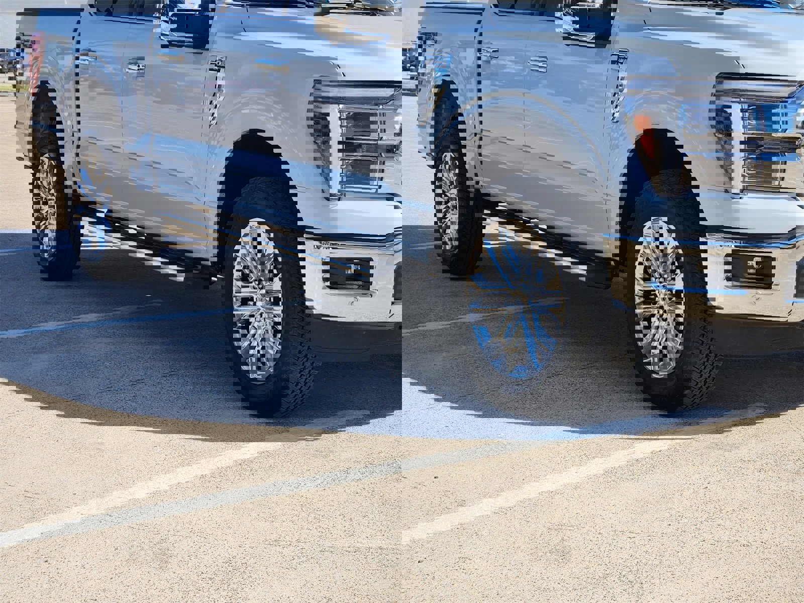 Used 2025 Ford F150 Lariat w/ Equipment Group 501A Mid image 11