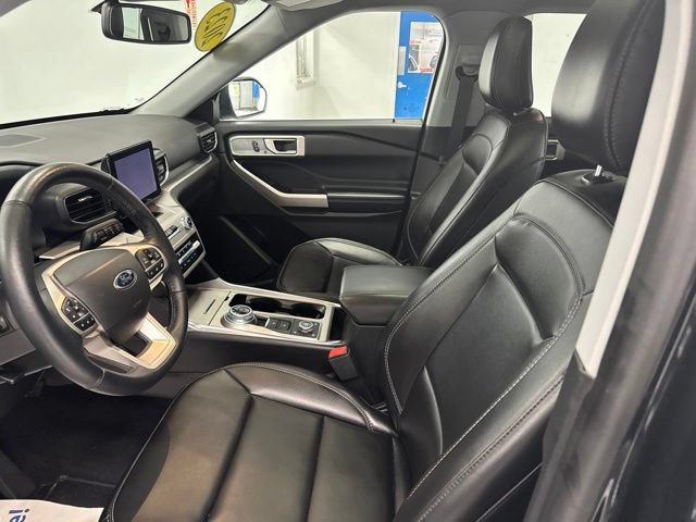 Used 2023 Ford Explorer XLT w/ Equipment Group 202A AWD/4WD image 7
