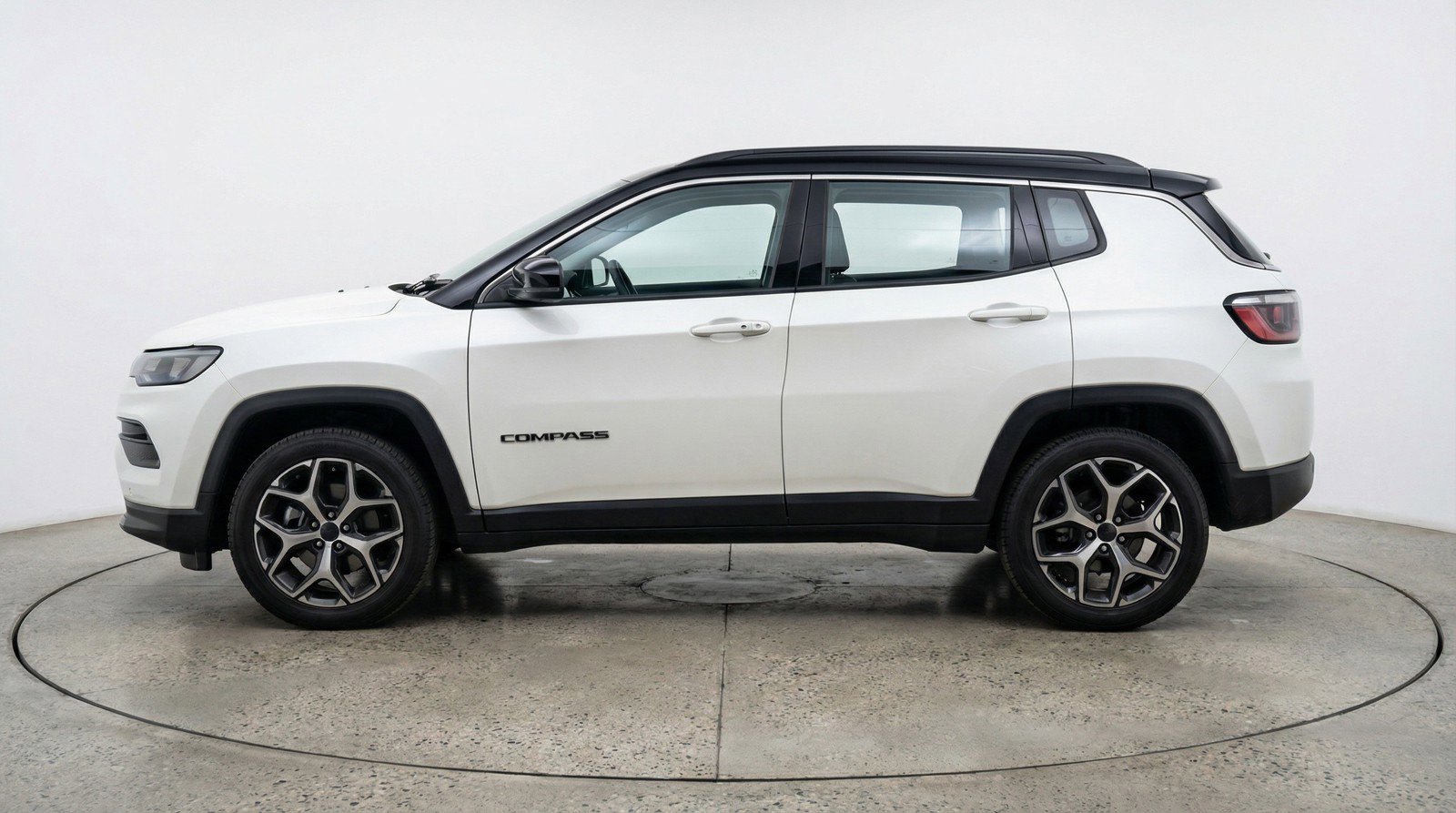 Used 2025 Jeep Compass Limited AWD/4WD image 5