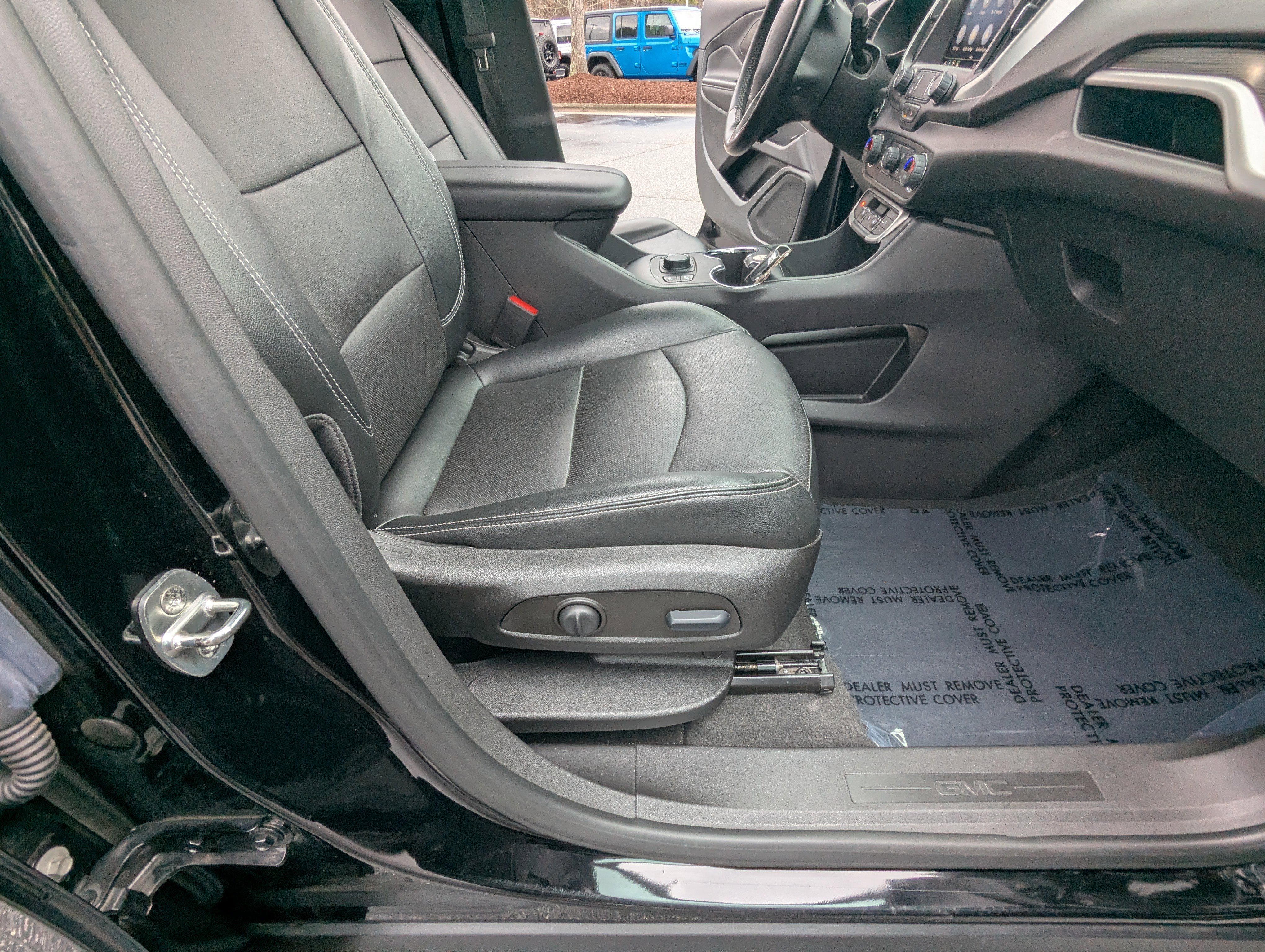 Used 2023 GMC Terrain SLT image 13