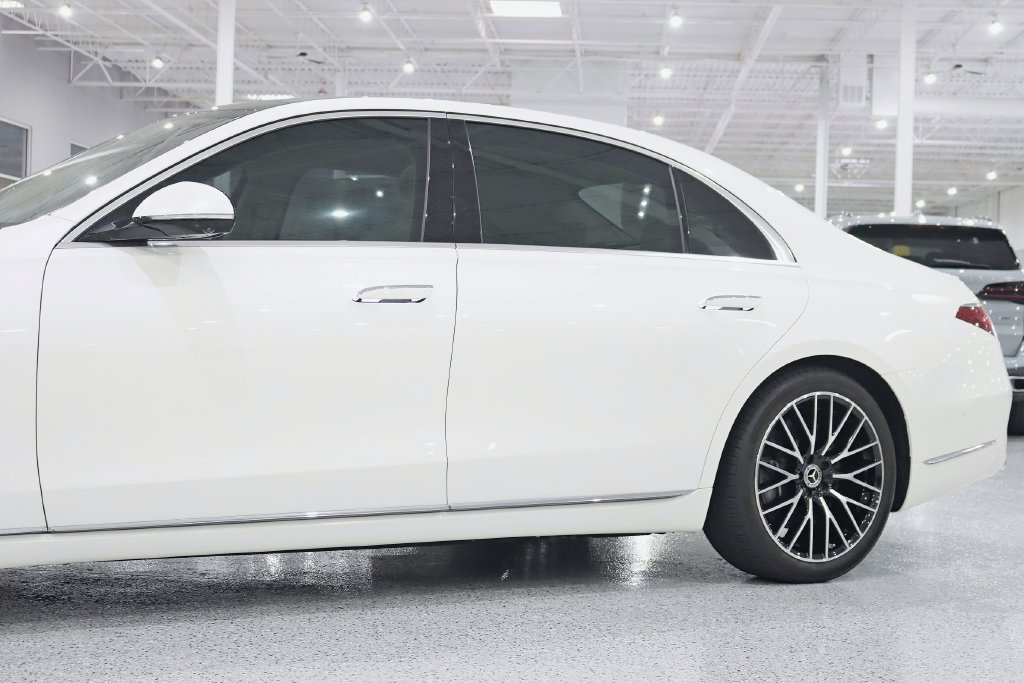 Used 2022 Mercedes-Benz S 580 4MATIC Sedan image 3