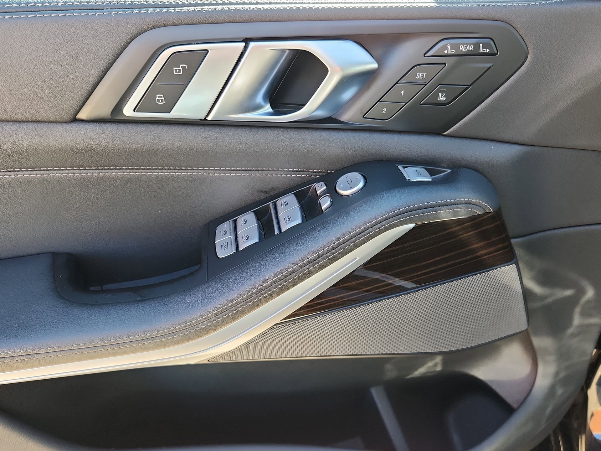 Used 2025 BMW X7 xDrive40i image 15