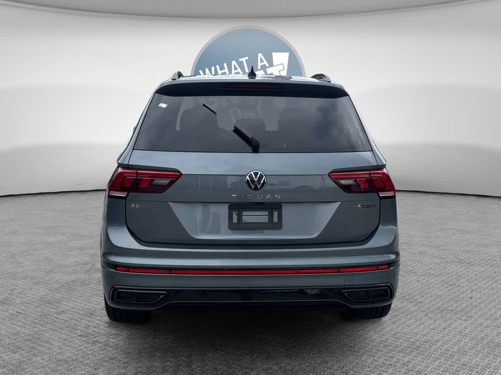 Used 2024 Volkswagen Tiguan SE R-Line AWD/4WD image 4