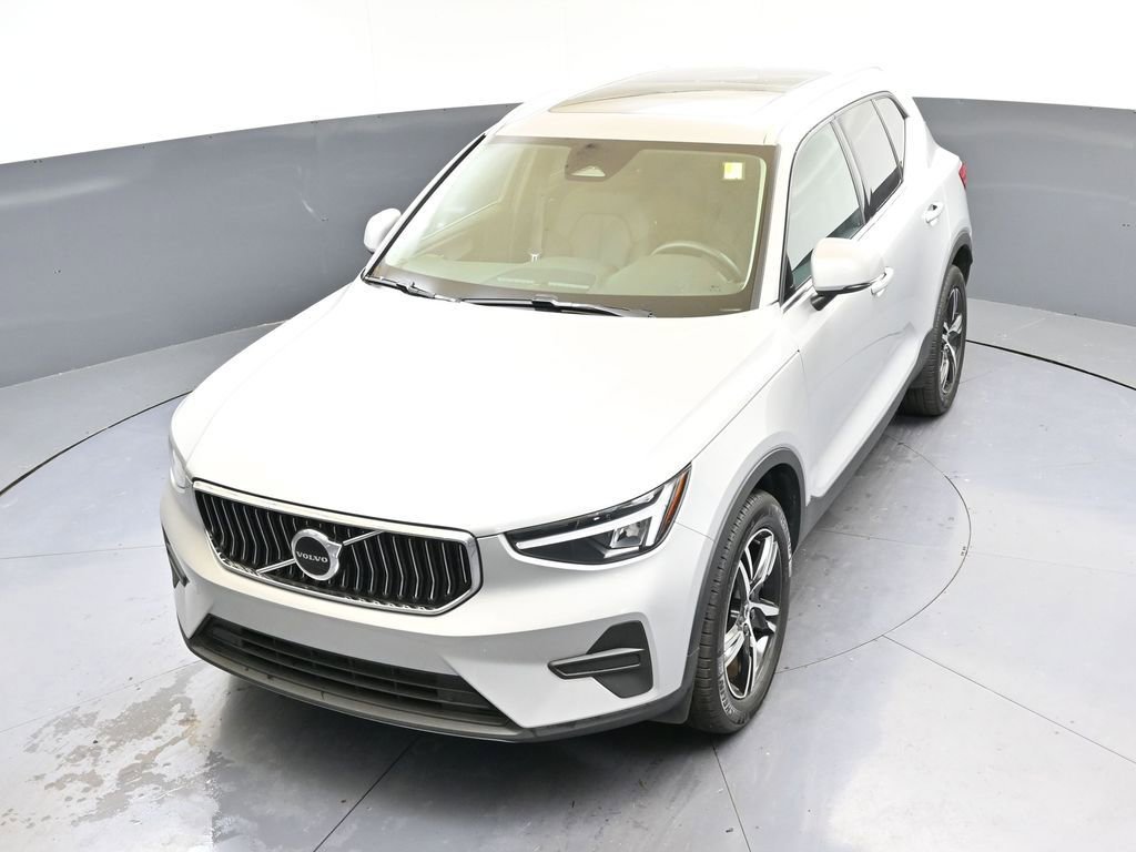Certified 2025 Volvo XC40 B5 Core image 36