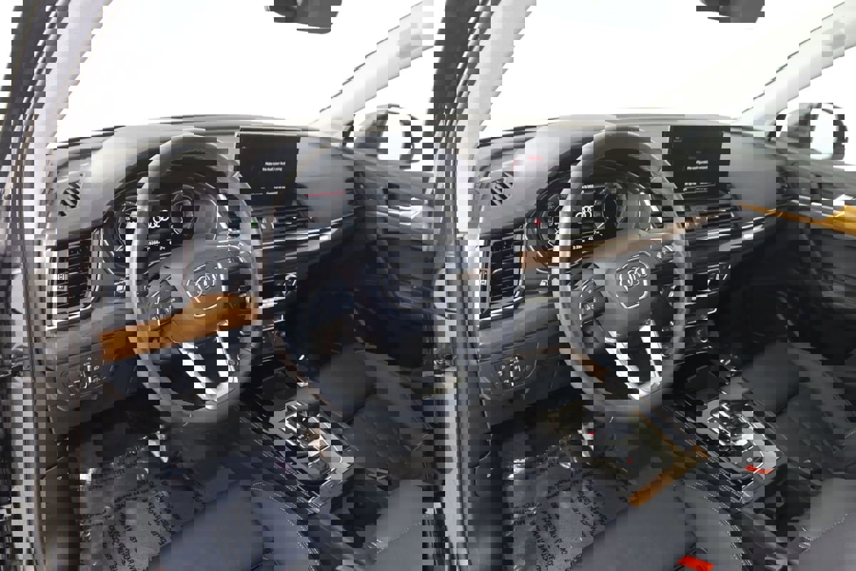 Used 2024 Audi Q5 e Premium Plus w/ Premium Plus Package image 27