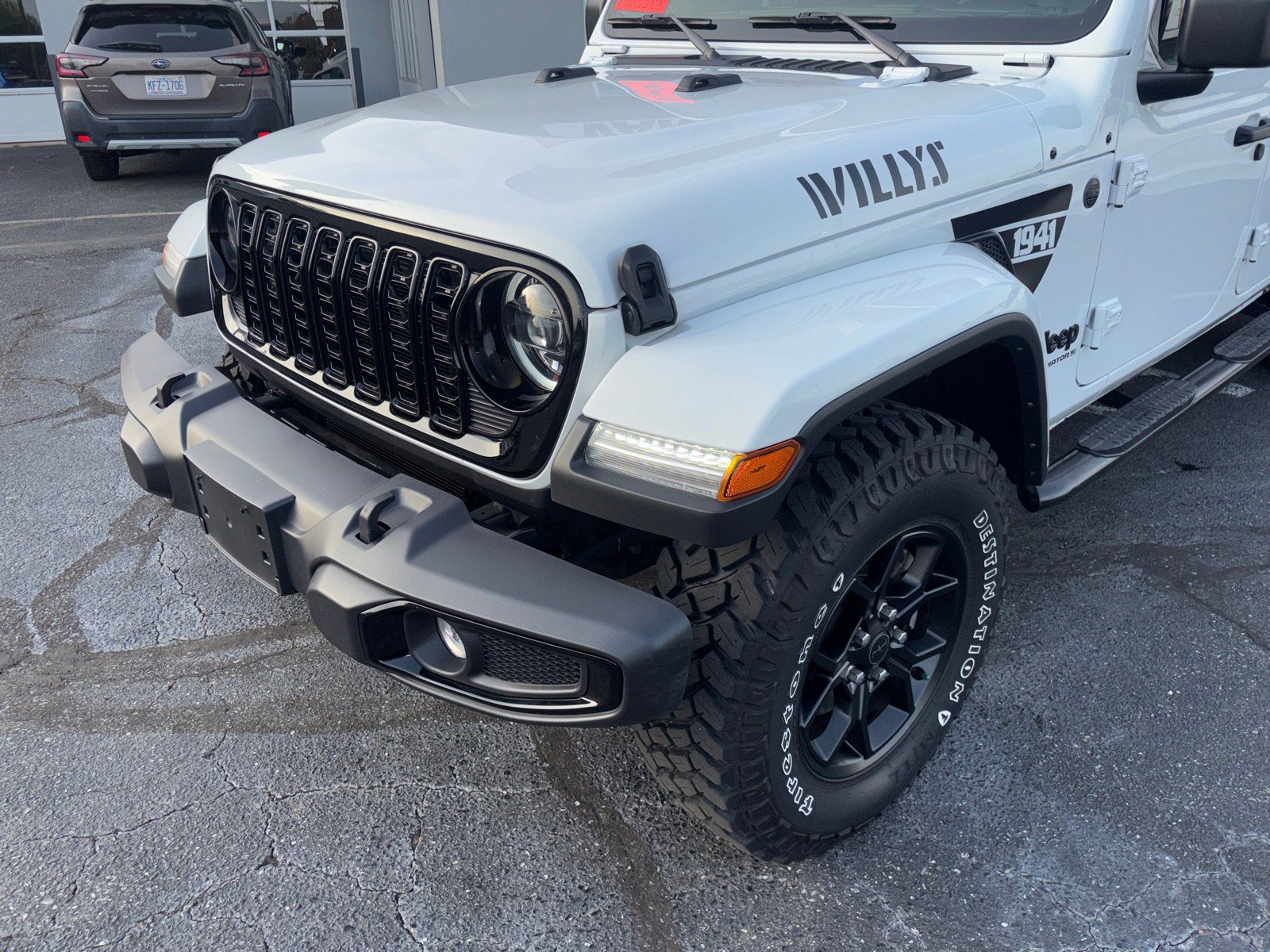 Used 2025 Jeep Gladiator Sport image 8