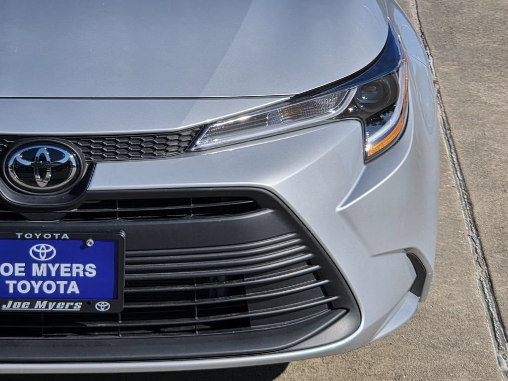 Used 2026 Toyota Corolla LE FWD image 4