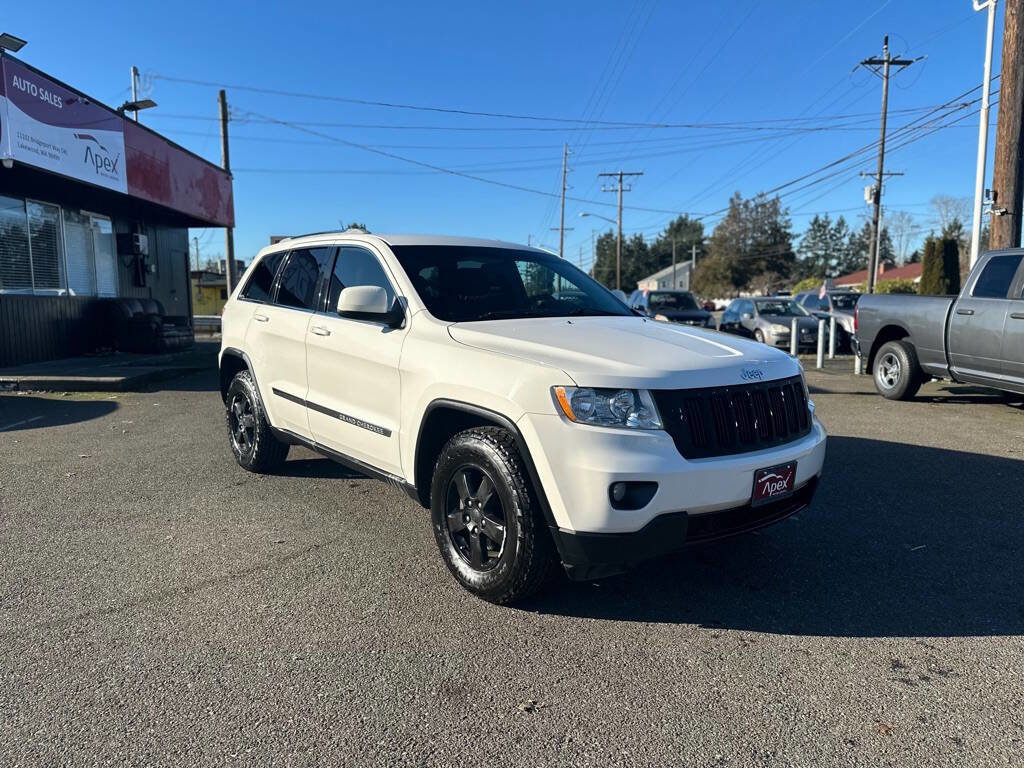 Used 2011 Jeep Grand Cherokee Laredo AWD/4WD image 5