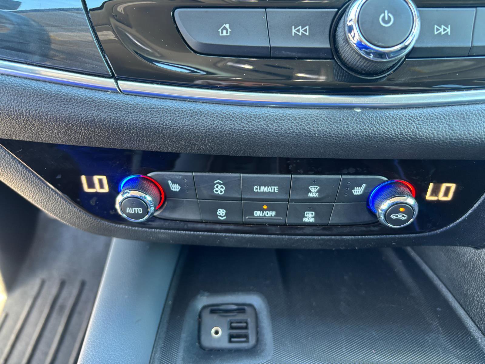 Used 2020 Buick Enclave Essence image 19