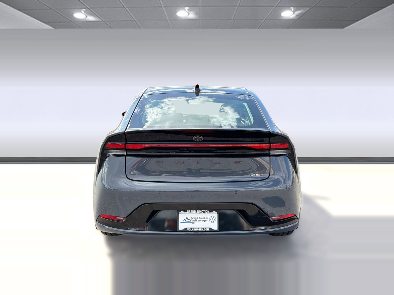 Used 2025 Toyota Prius XLE image 10