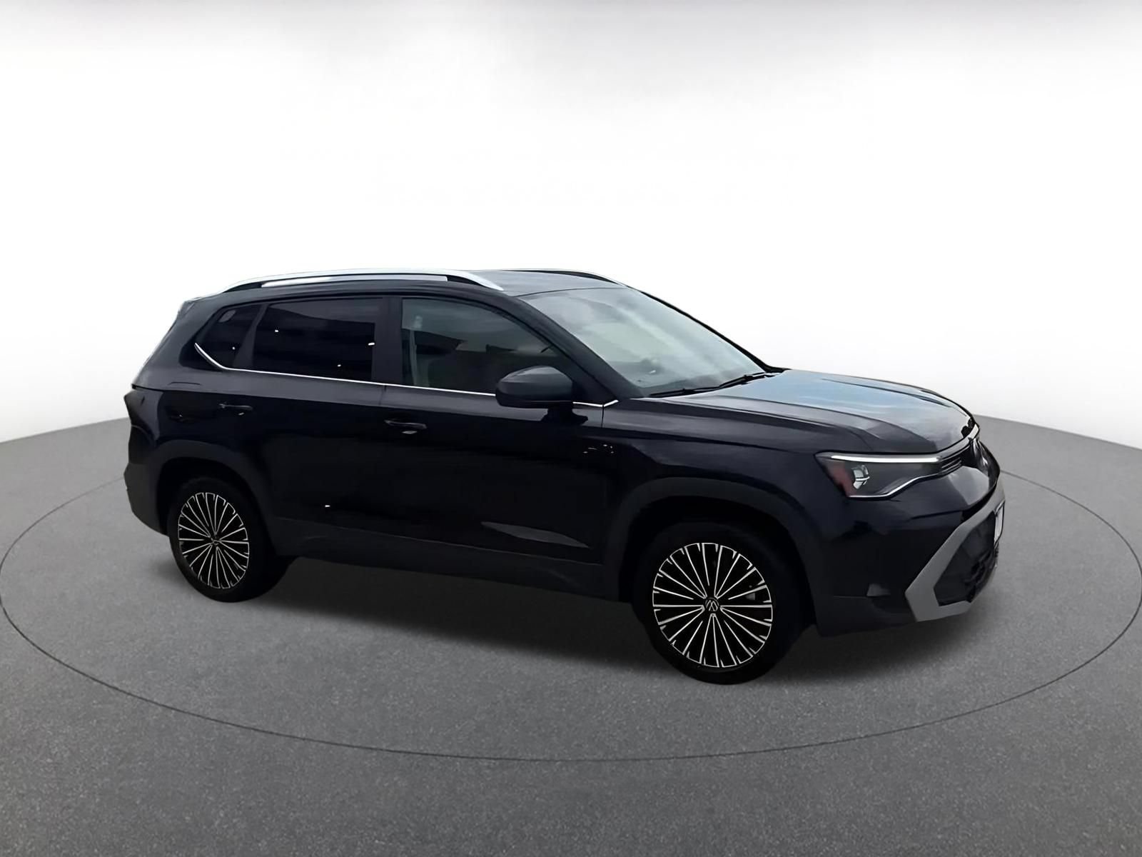 Used 2026 Volkswagen Taos SE FWD video 2
