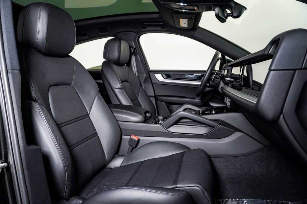 Certified 2025 Porsche Cayenne Coupe image 15
