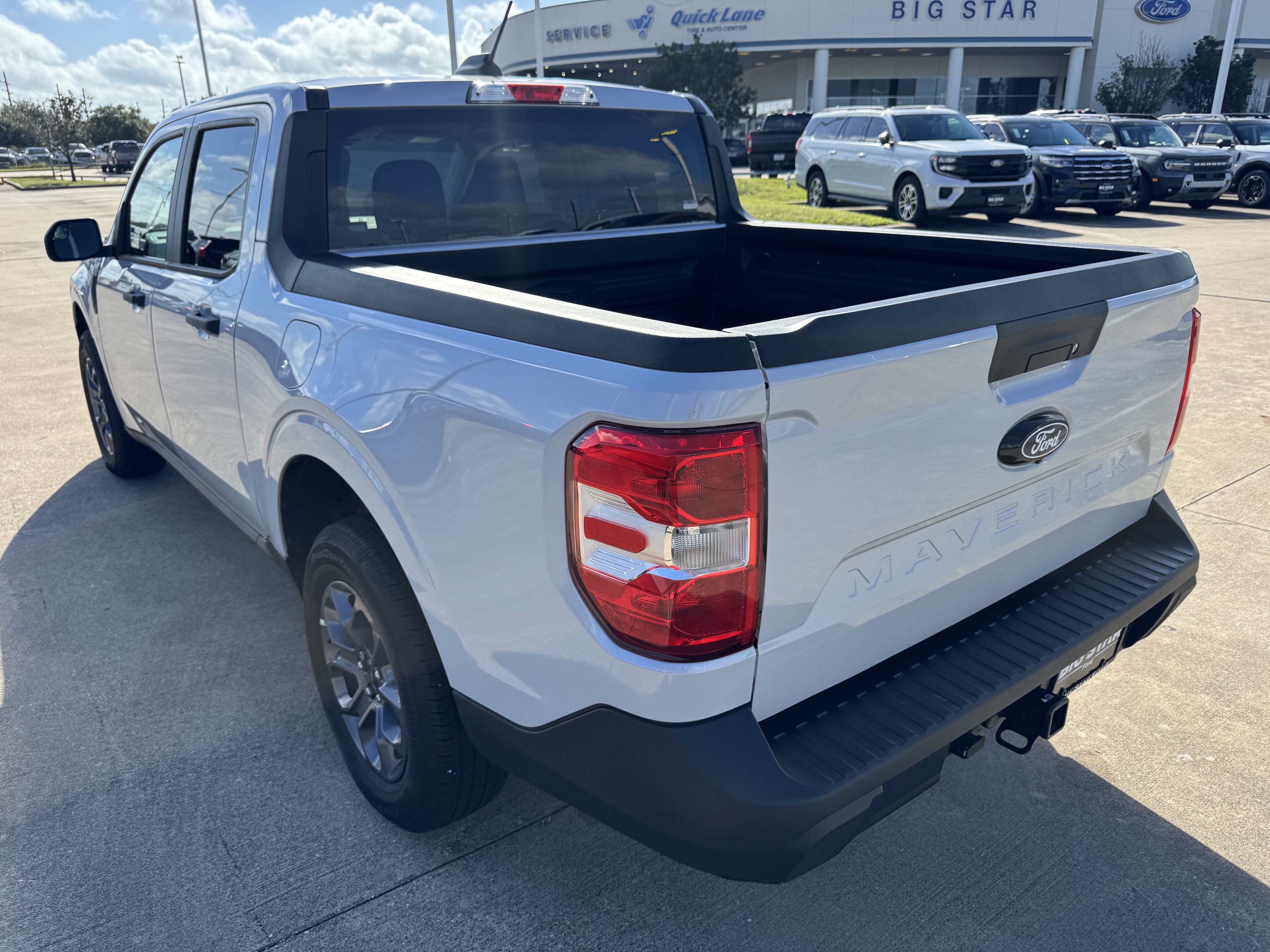 New 2026 Ford Maverick XLT w/ XLT Luxury Package FWD image 6